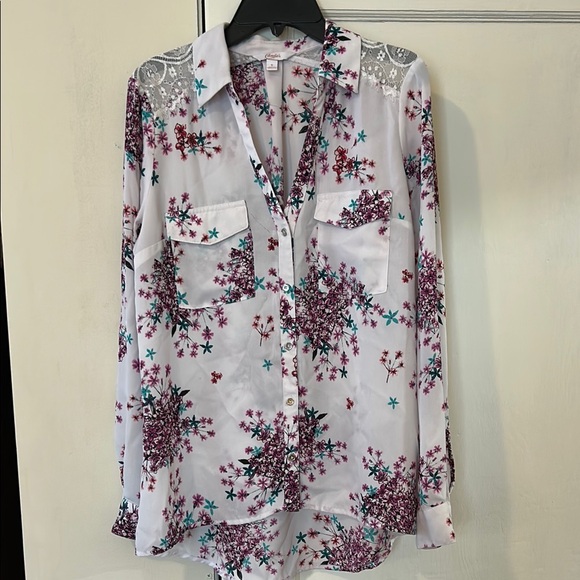 Candie's Tops - Candie’s Floral Button-down Top Blouse Lace Roll Sleeve Tab V Neck Size Small S